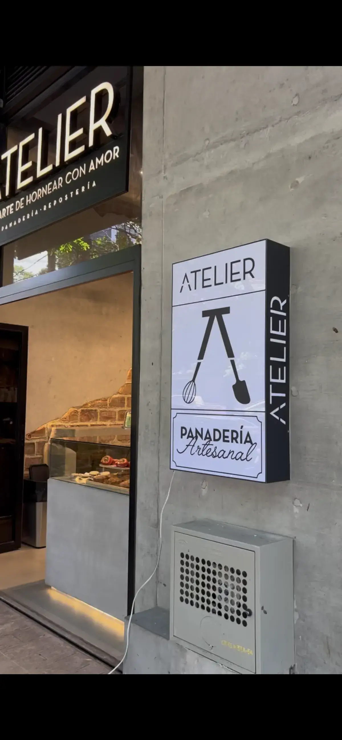 Atelier — Boldlux® + caja de luz · Medellín