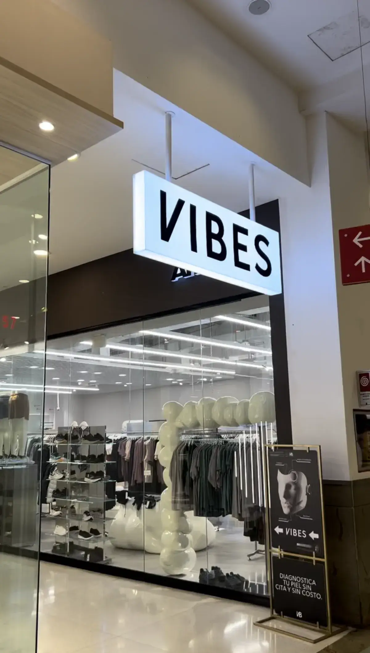 Vibes — Caja de luz · Medellín
