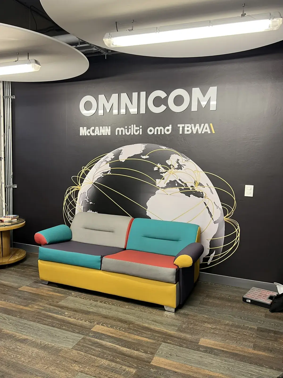 Omnicom — Corte láser