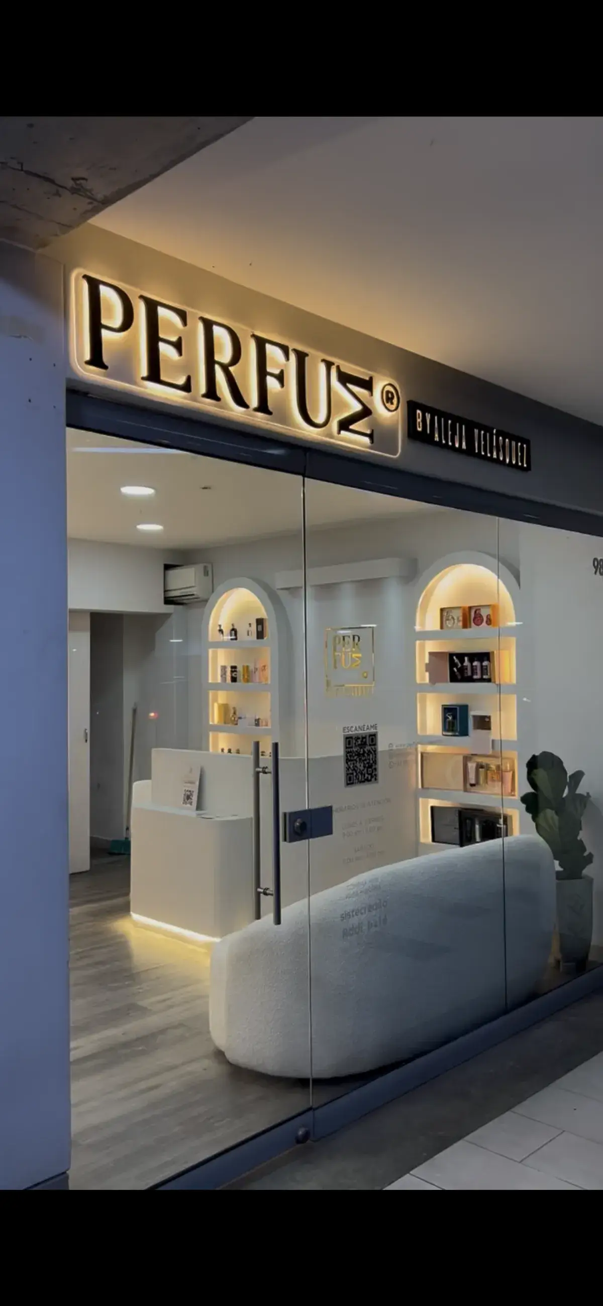 Perfum — Solidlux® · Medellín